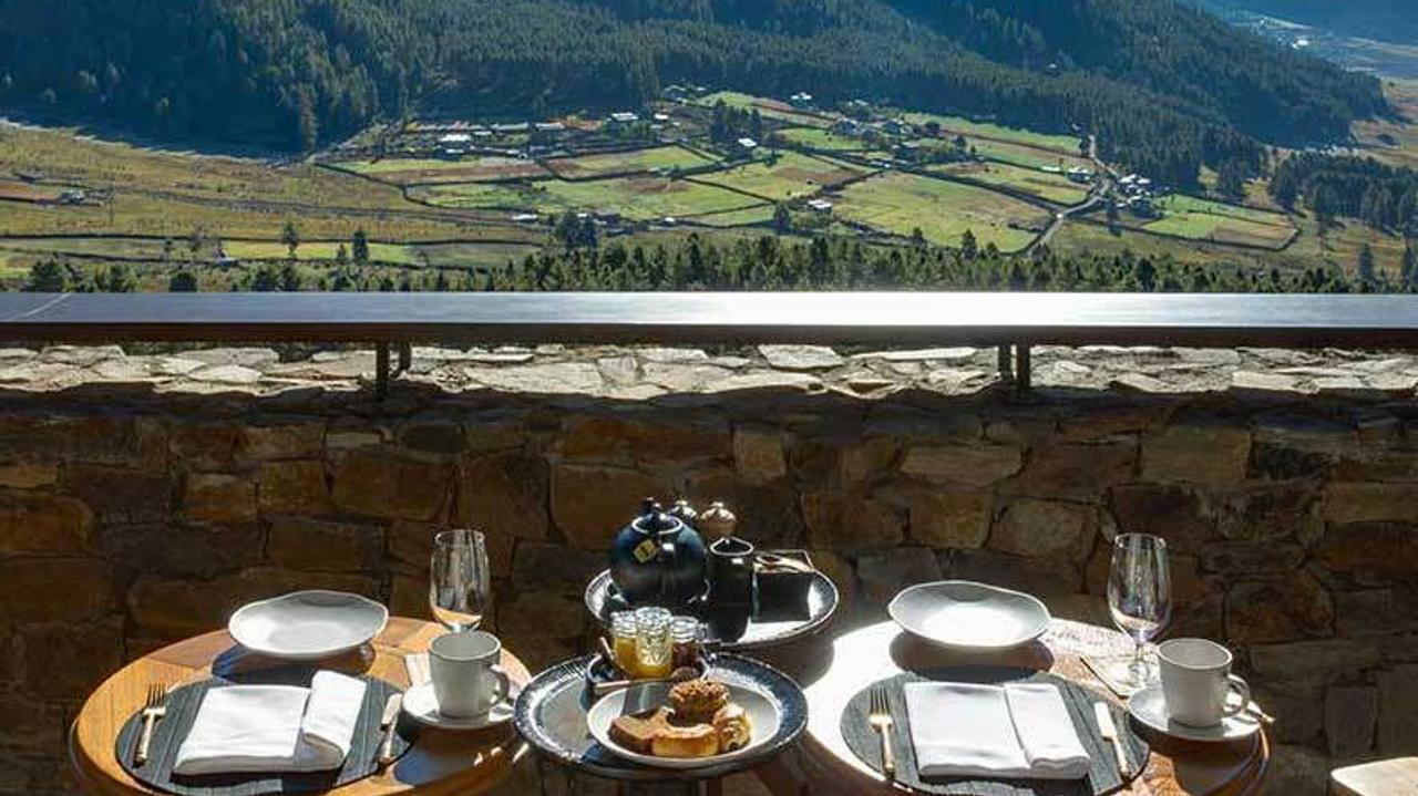 Restaurant with a view at Gangtey Lodge