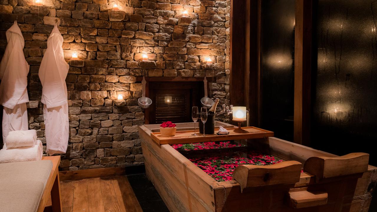 Hot stone bath at Gangtey Lodge