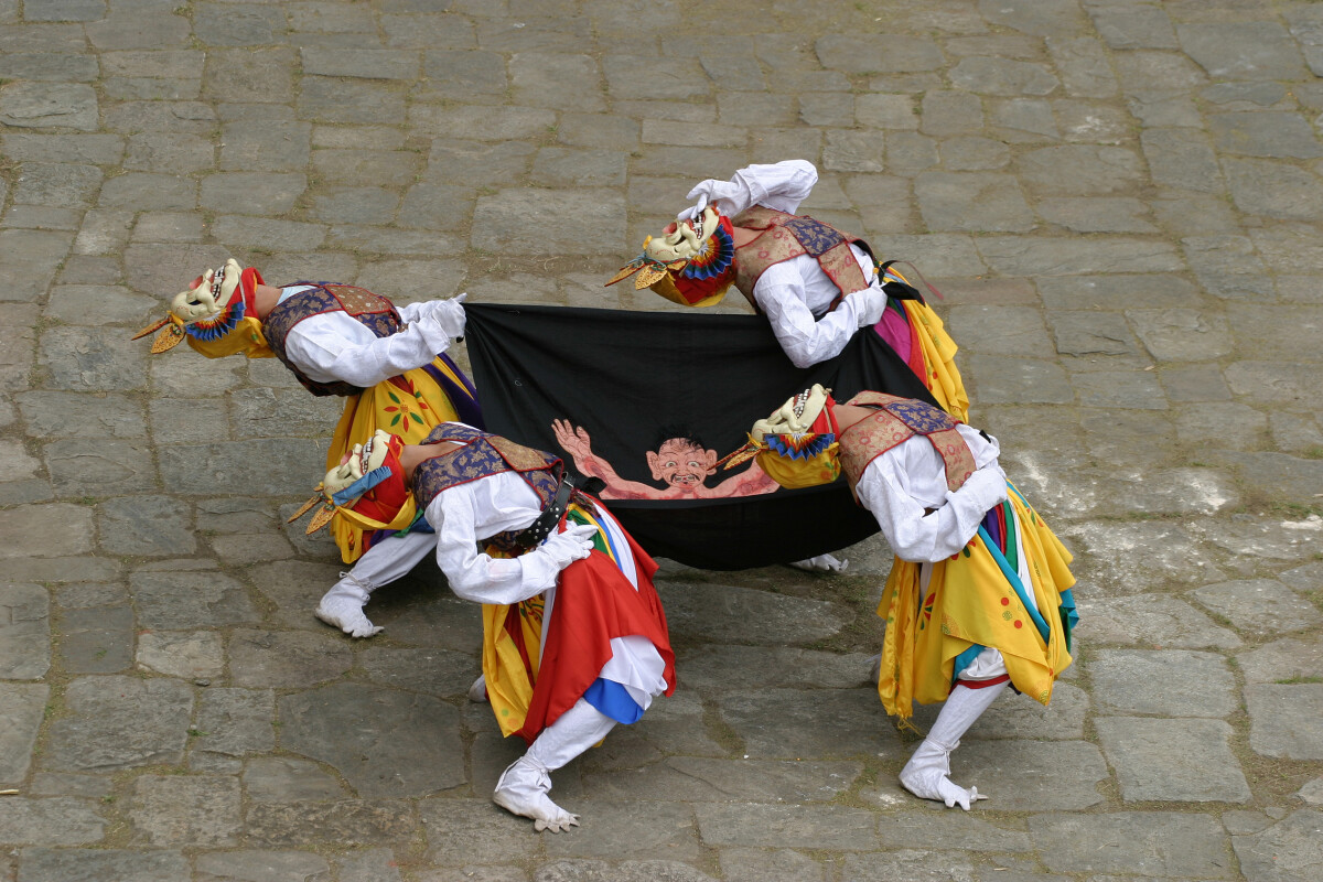 Spectacularly choreographed dancing