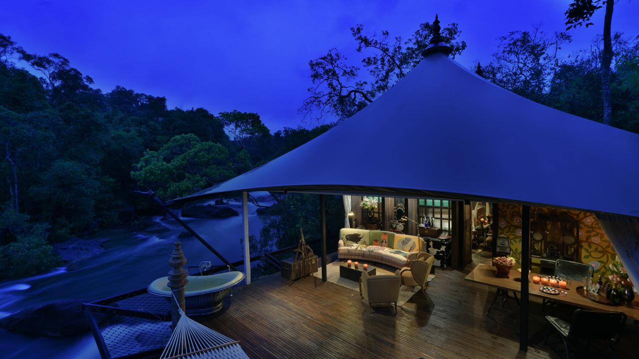 Veranda at night with bath at Shinta Mani Wild