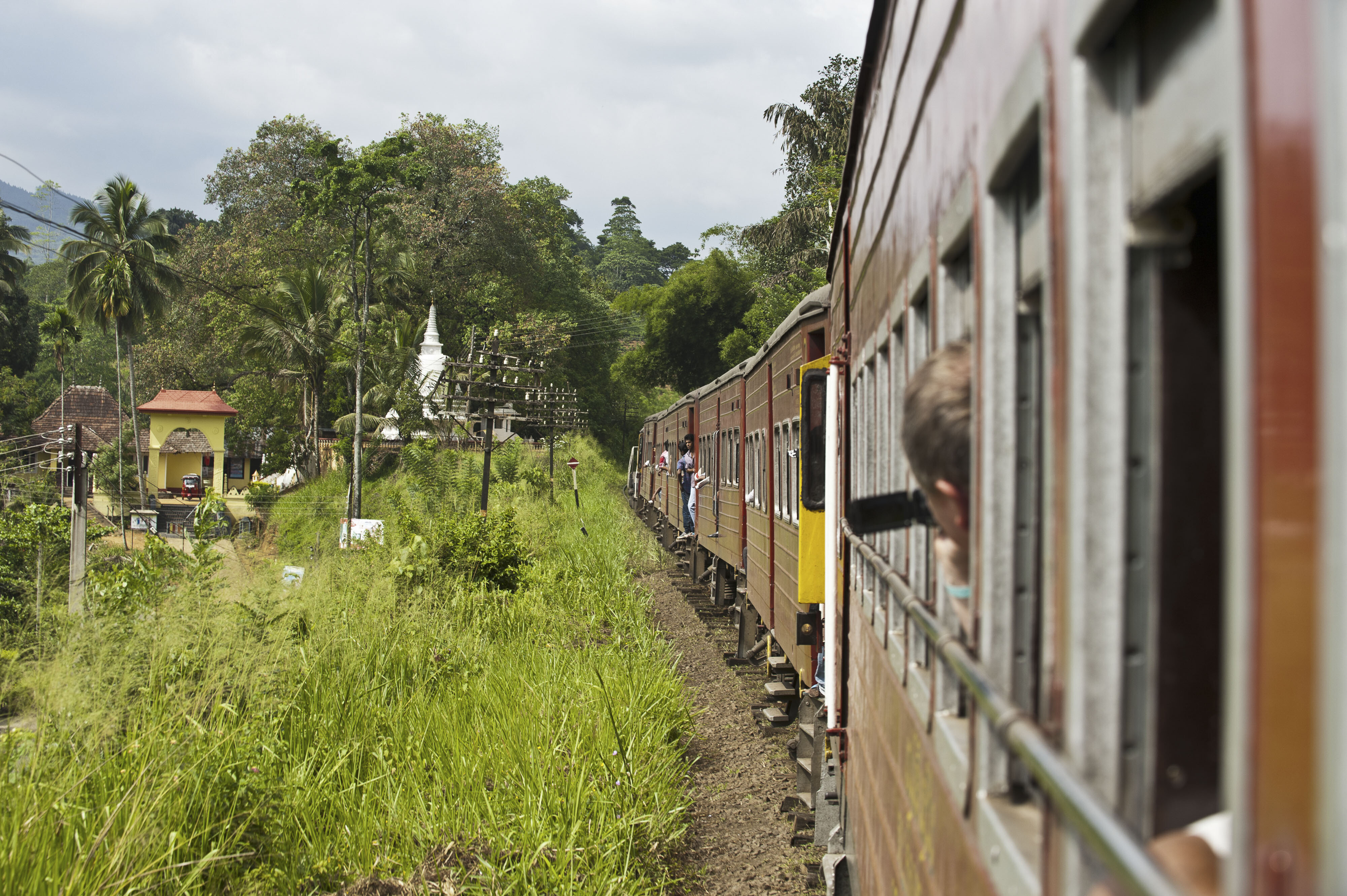 train in sri lanka