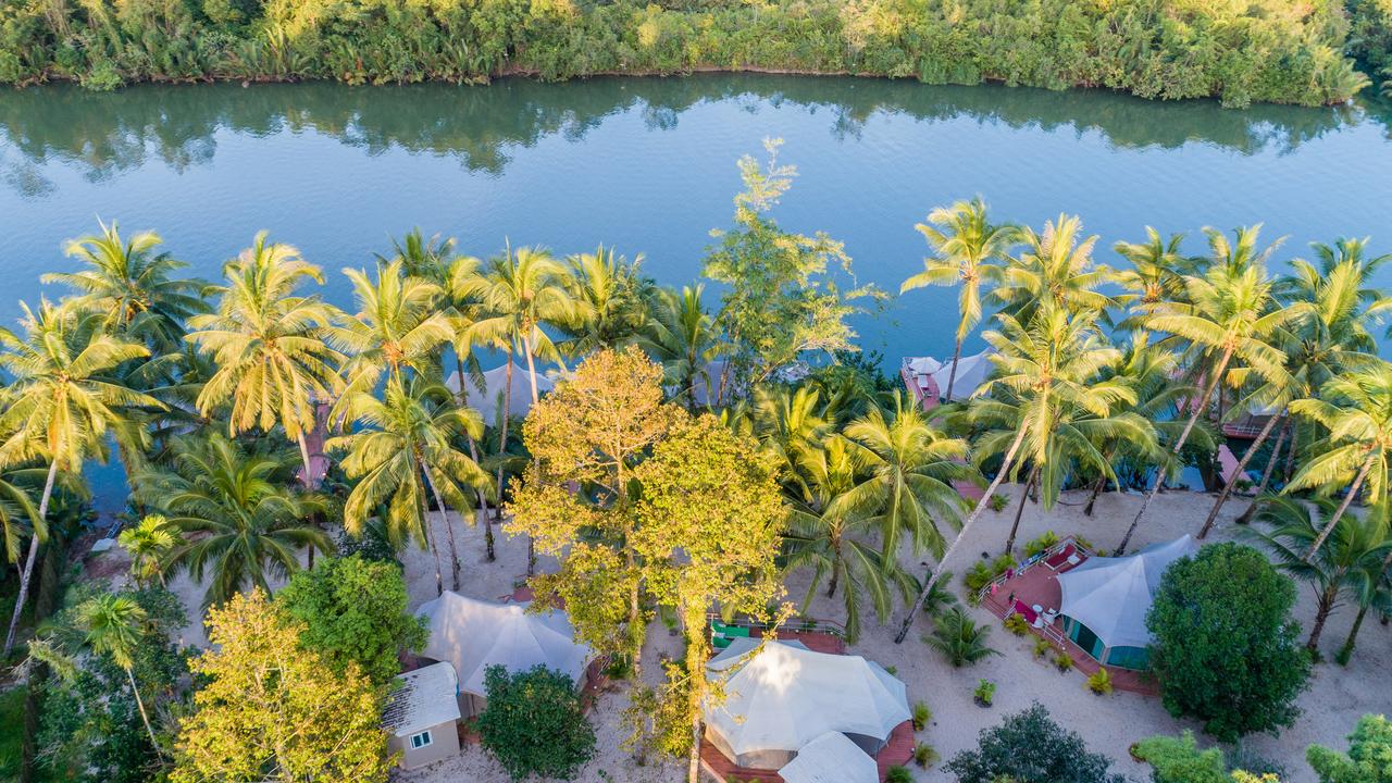4 Rivers Floating Lodge from above with palm trees