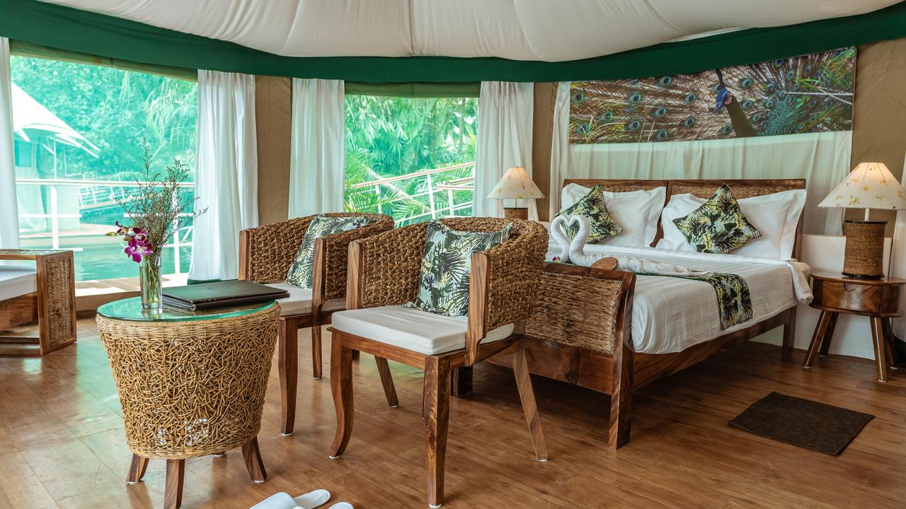 Double bedroom at 4 Rivers Floating Lodge