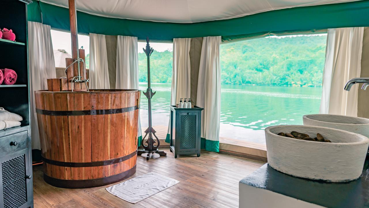 Barrel shower at 4 Rivers Floating Lodge