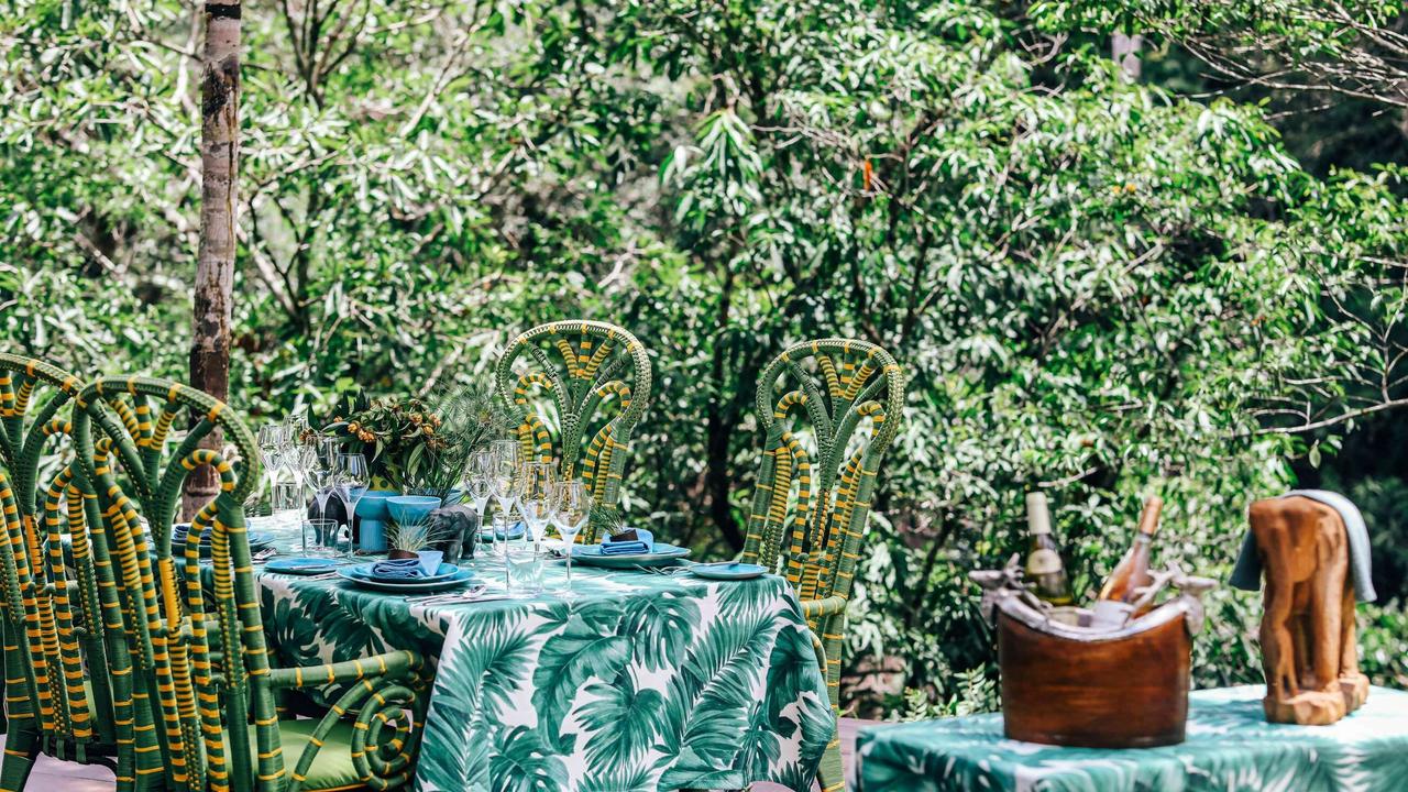 Outdoor restaurant at Shinta Mani Wild