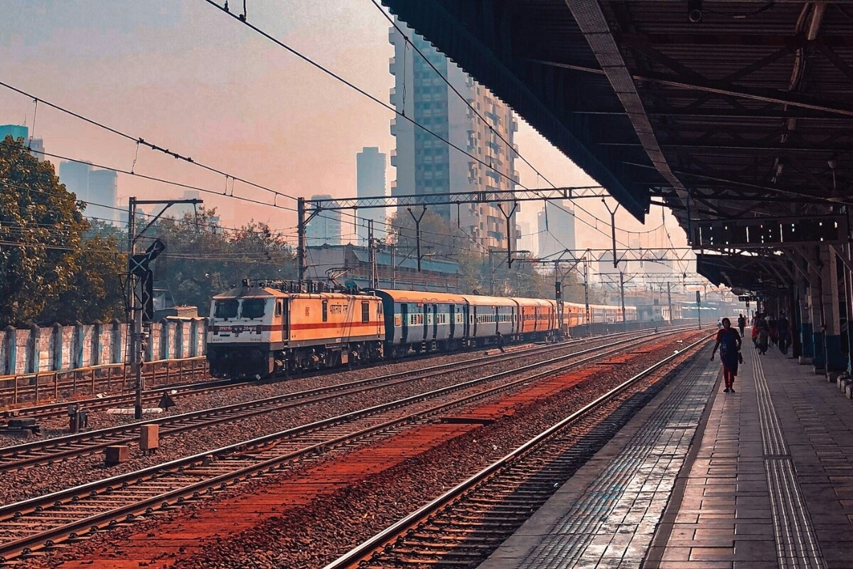 india mumbai train